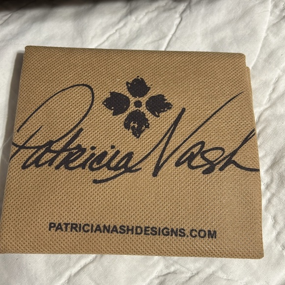 NWT Patricia Nash English Country Collection Purse / crossbody. - Picture 3 of 10